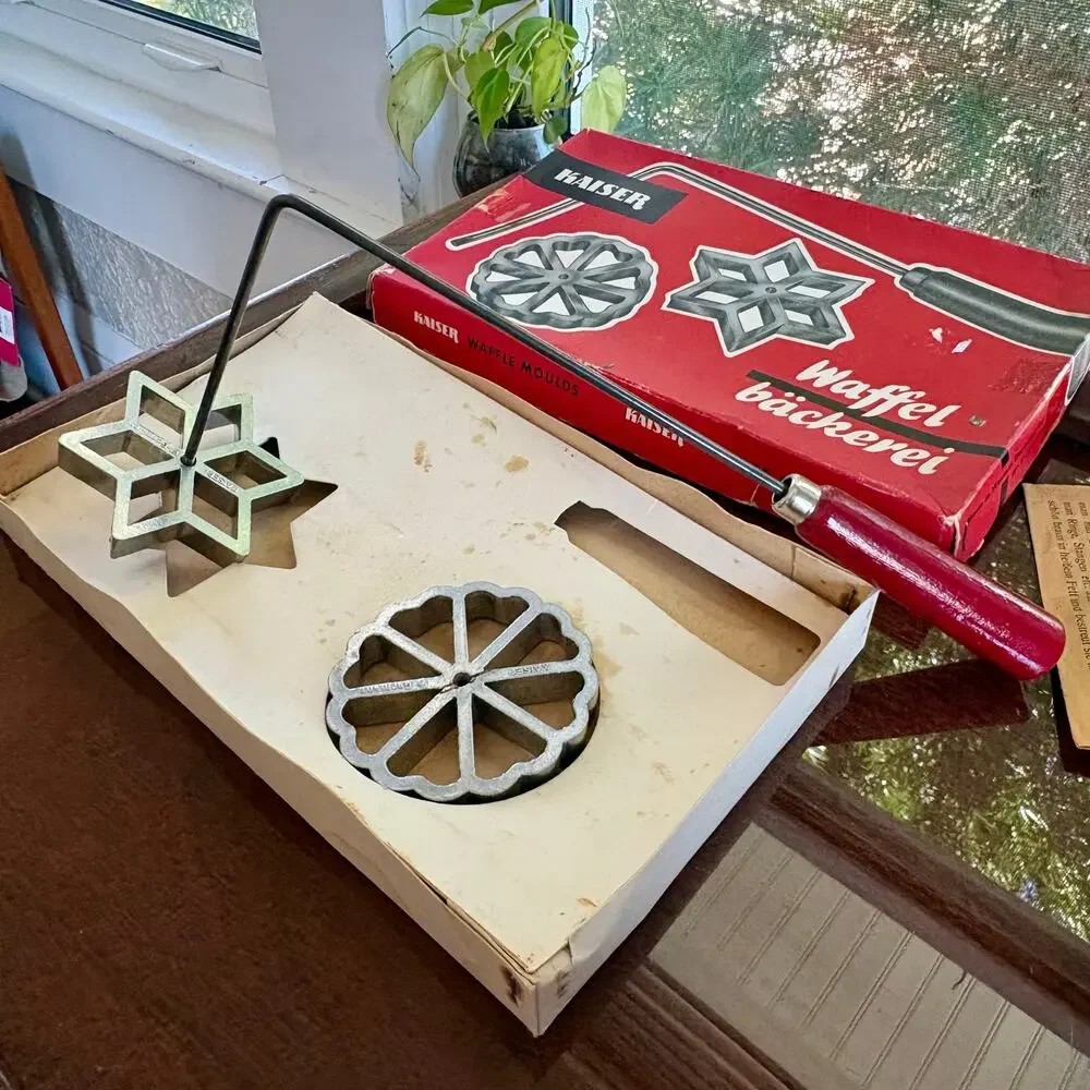 Vintage Kaiser German Waffle Rosette Mold Set in Original Box
